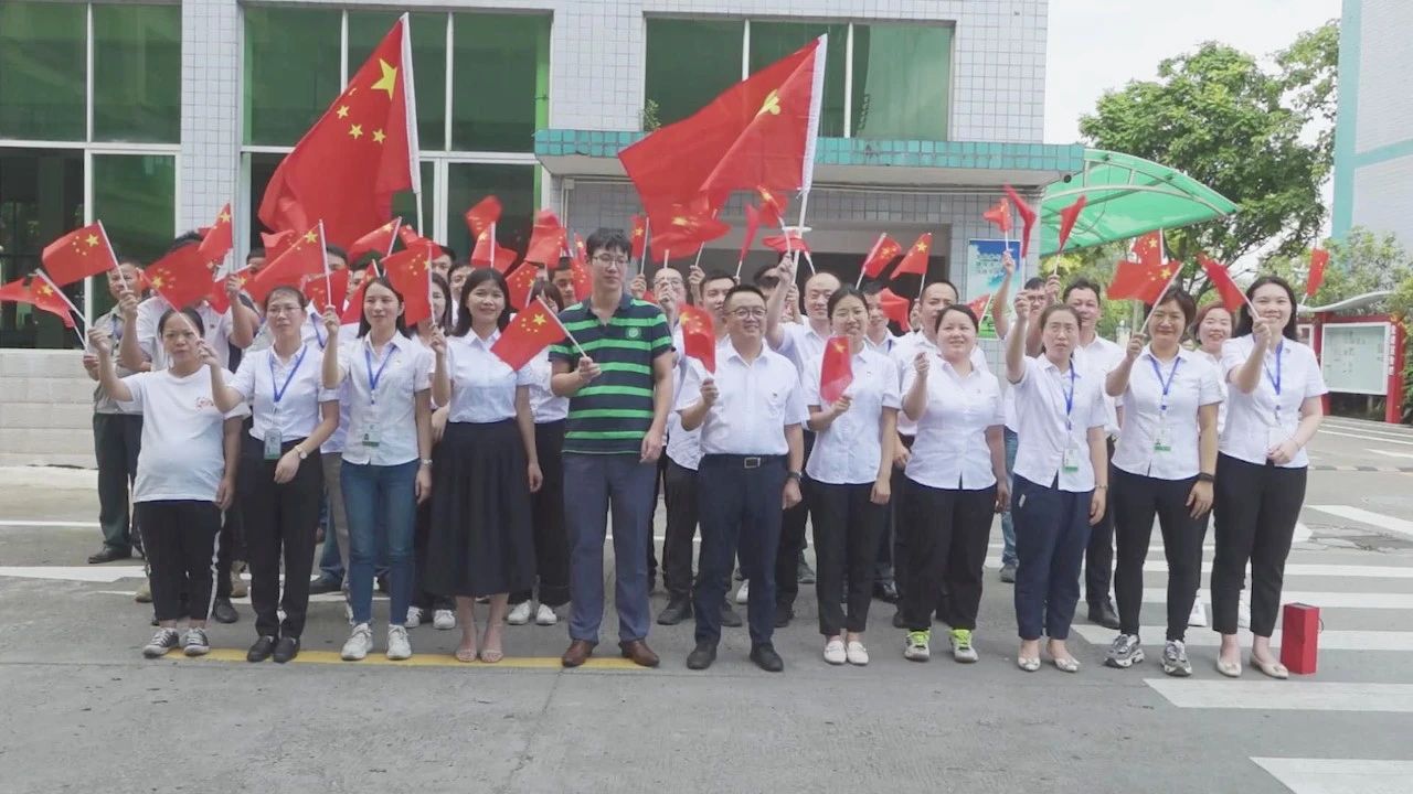 09-usdt网投平台党支部全体党员齐唱《没有共产党就没有新中国》合影02